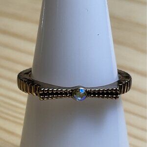 Gold-Tone Ring With Blue Crystal Accent & Grooved Band Design